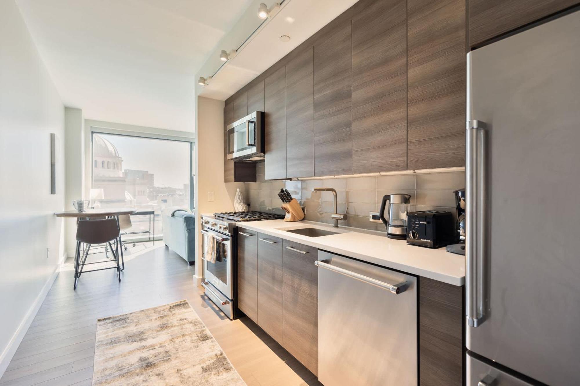 Luxury Near Prudential Center Apartment *
